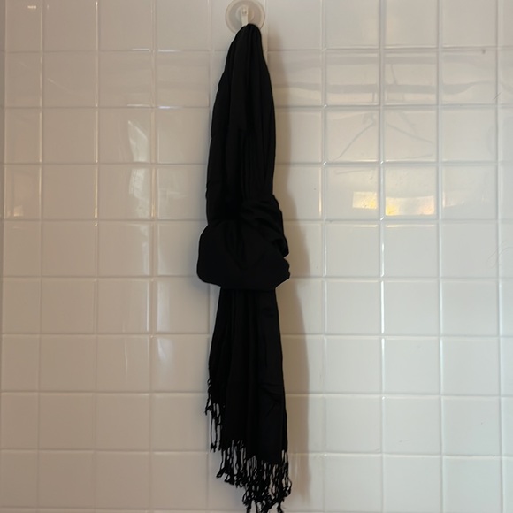black pashmina. Long, wide, soft,multifunctional, versátil - Picture 12 of 17